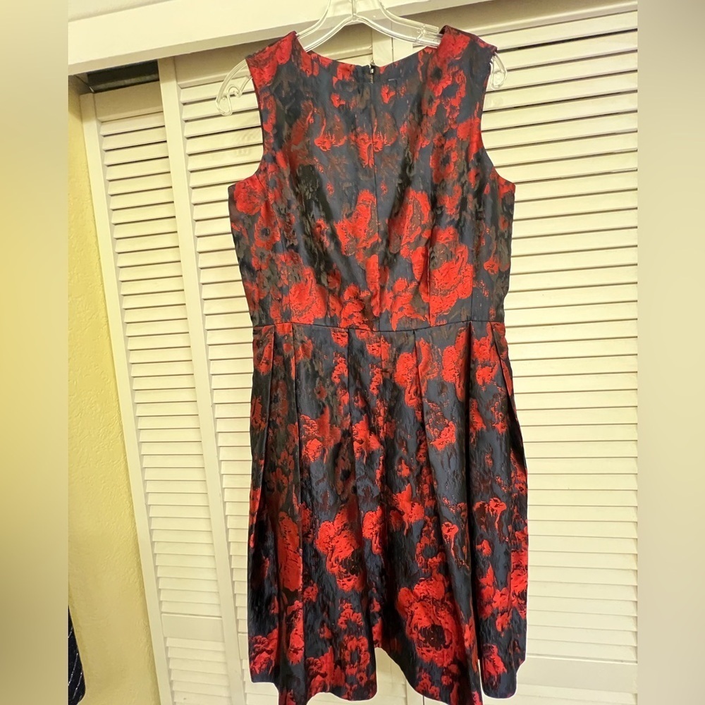 Women’s Sz 8 TAYLOR Dress Red, Blue, Black